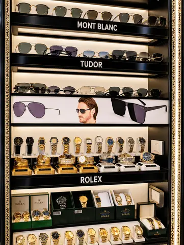 Murad Real Brand shop interior